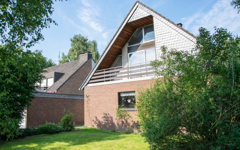 Haus zum Verkauf in Krefeld Inrath - großer Balkon