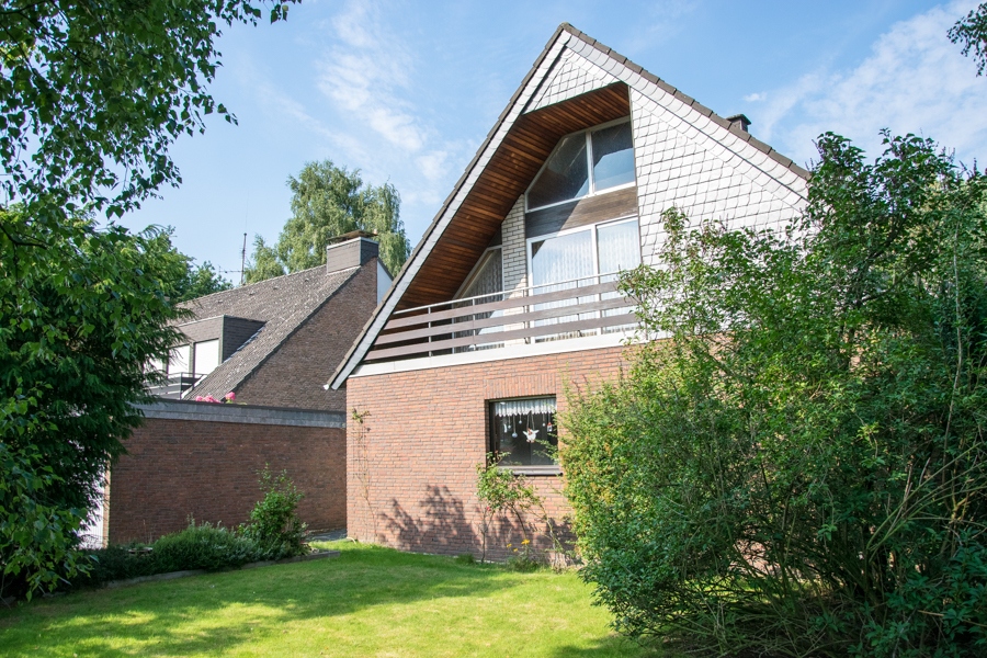 Haus zum Verkauf in Krefeld Inrath - großer Balkon