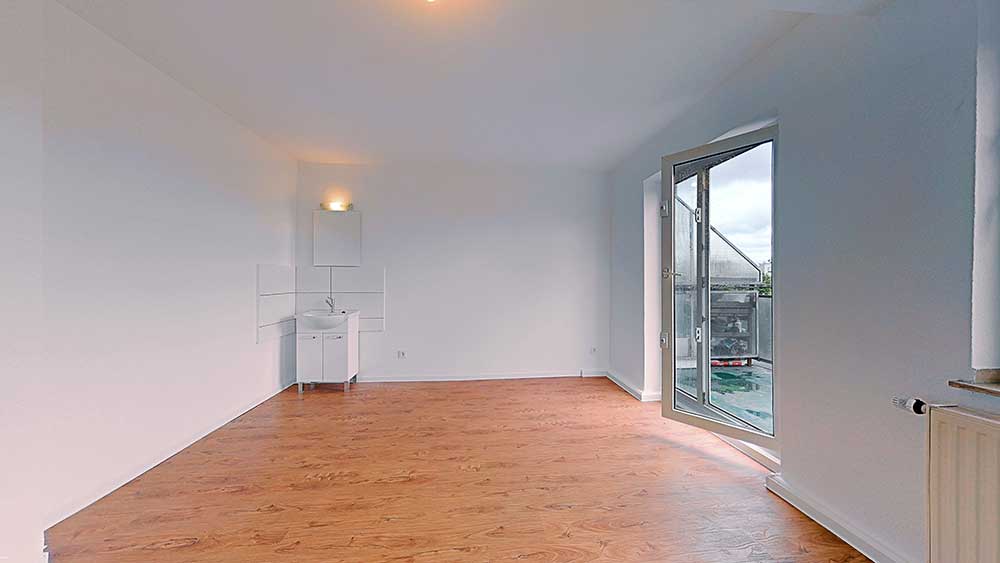 Ruhiges Zimmer mit Balkon am Schwanenspiegel – perfekt als Wochenpendler-Unterkunft