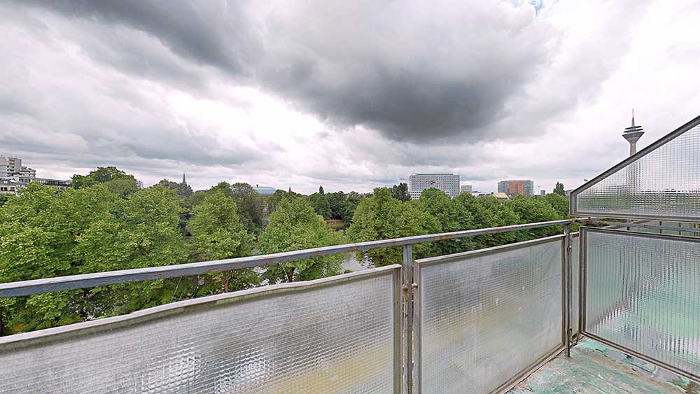 Ruhiges Zimmer mit Balkon am Schwanenspiegel – ideal als Wochen-Arbeitszimmer